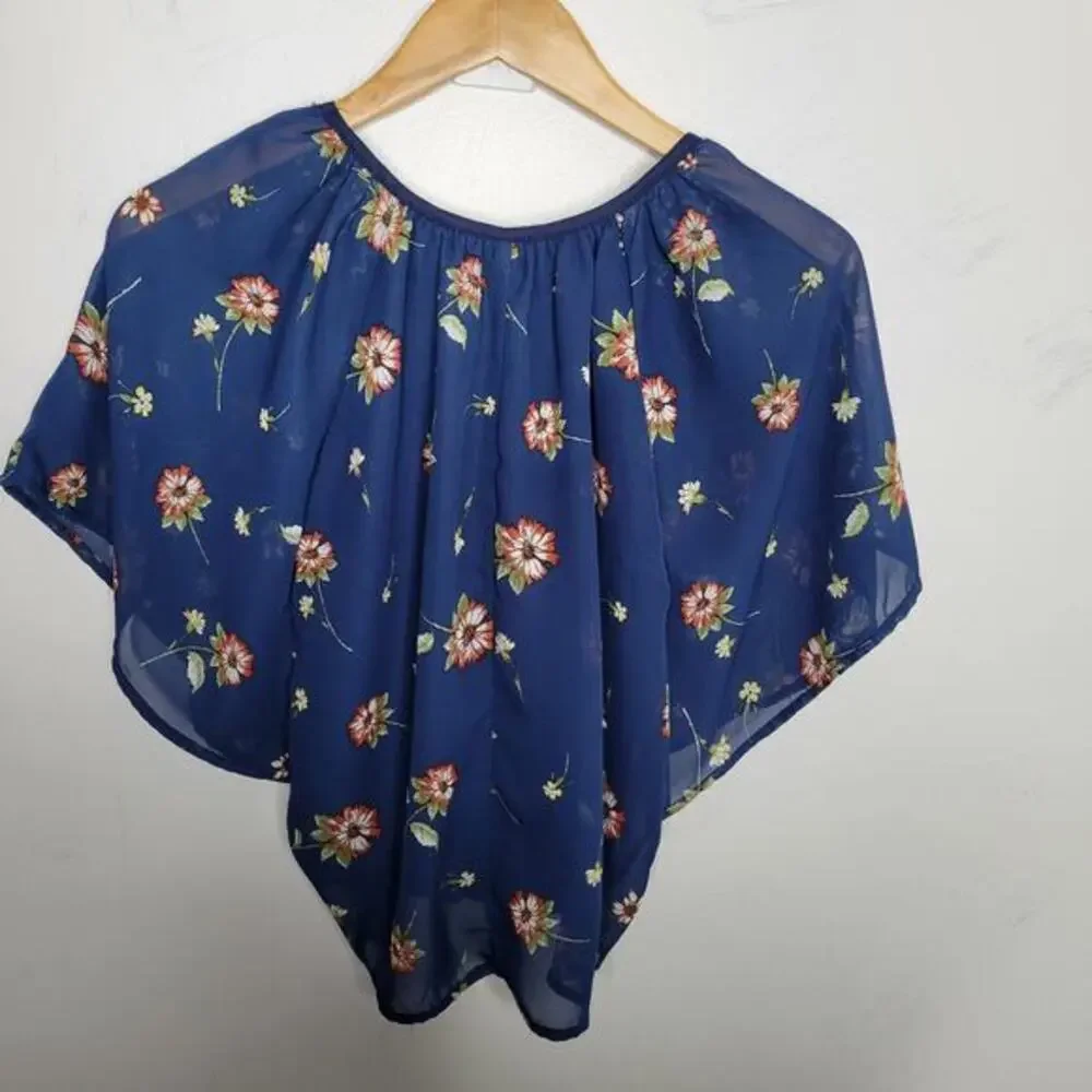 Beautees Top Girls Size Medium Tie Front Sheer Lace Trim Floral Blue Batwing - Picture 2 of 10